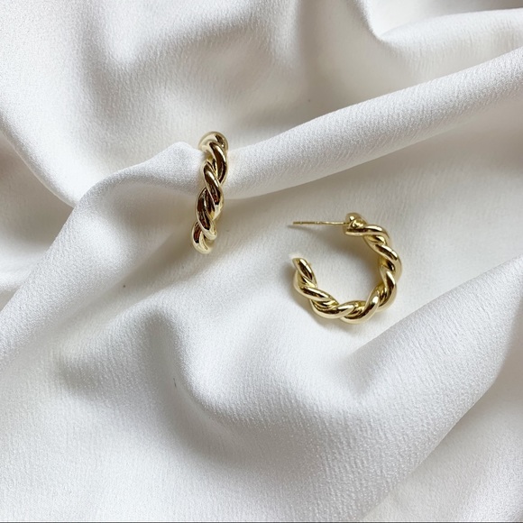 Gold twist hoop earrings - Picture 6 of 9